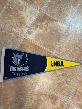 2009 NBA MEMPHIS GRIZZLIES BASKETBALL FELT FLAG MEMORABILIA